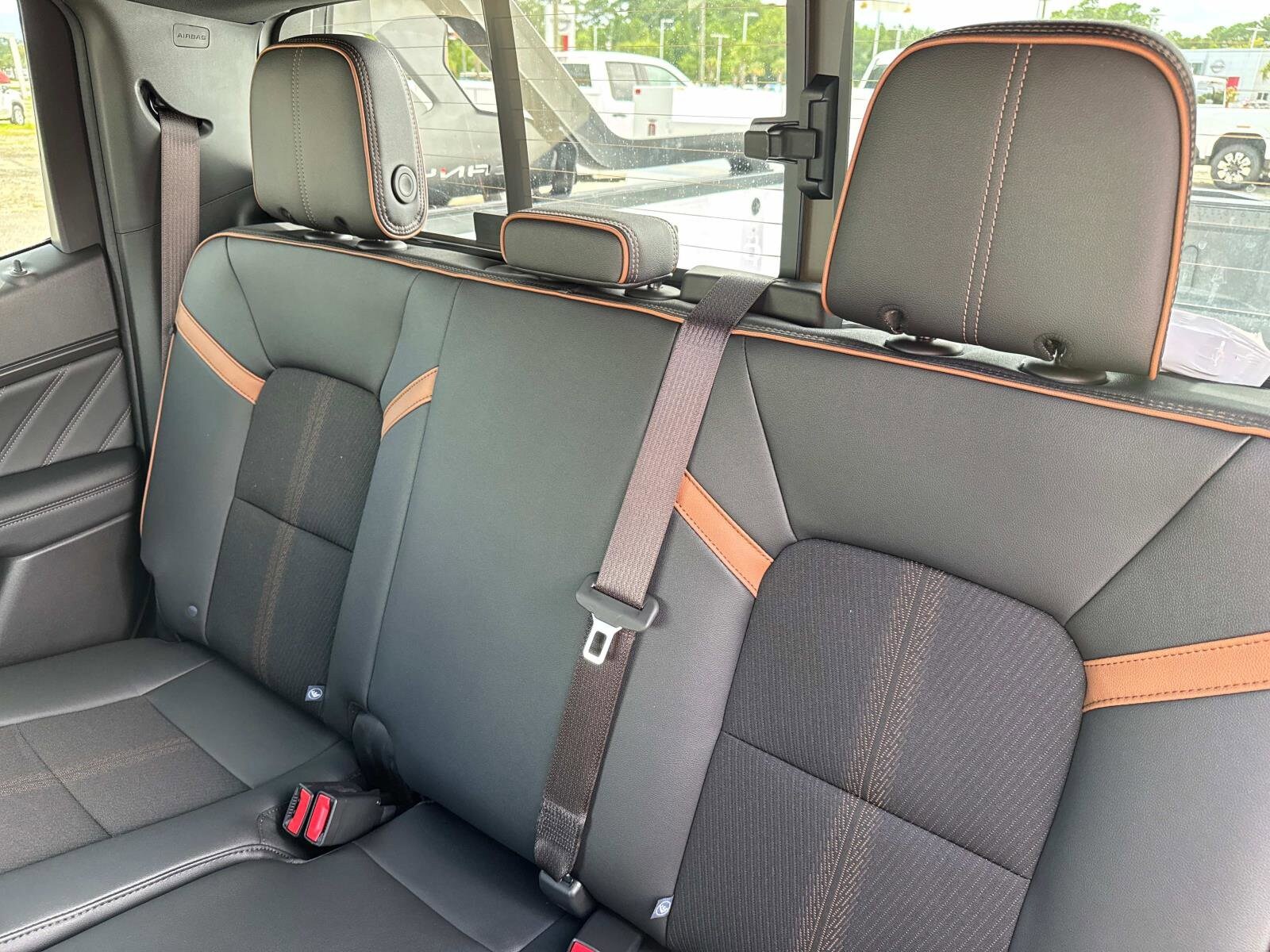 2025 GMC Canyon AT4 - Photo 16