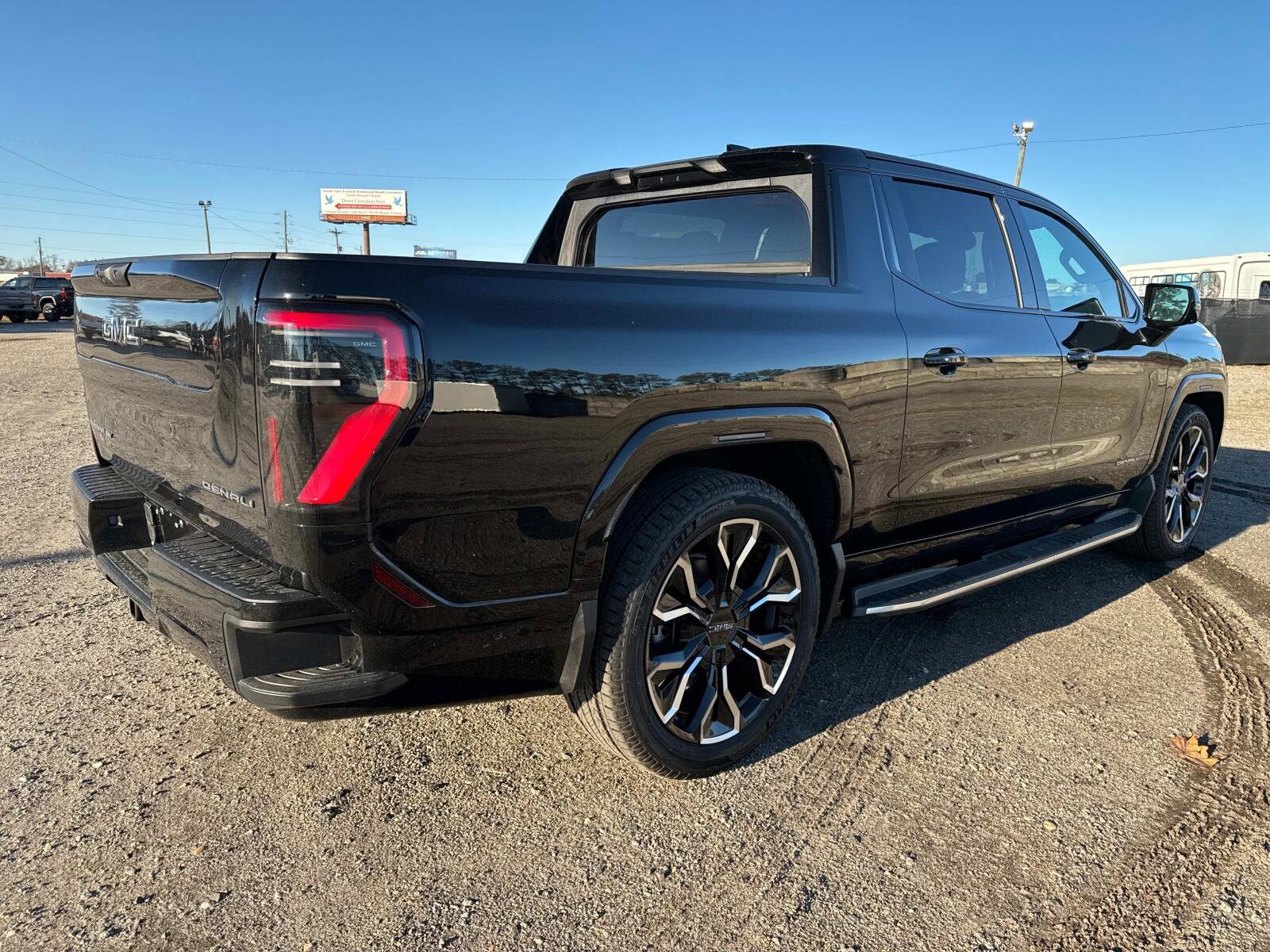 2025 Gmc Sierra EV Denali photo 3