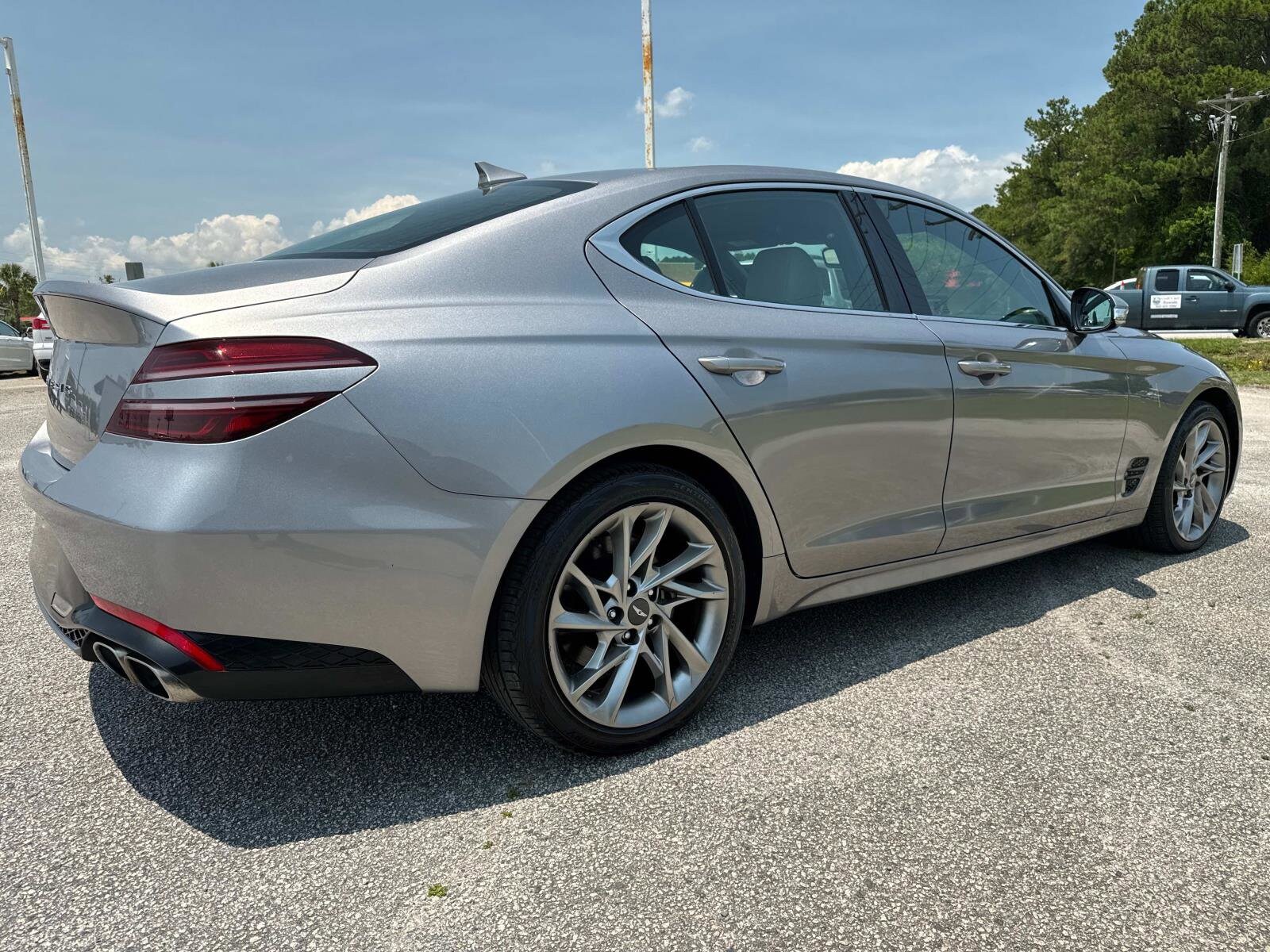 2022 Genesis G70 2.0T photo 3