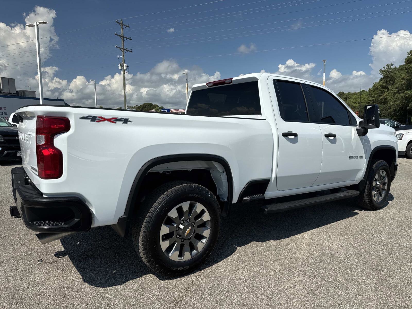 2025 Chevrolet Silverado 2500HD Custom photo 3