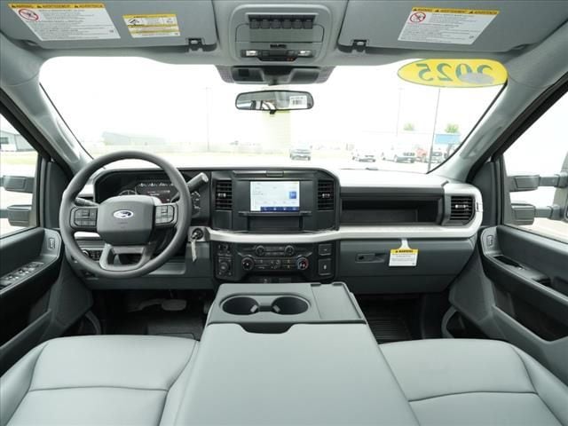2025 Ford F-350 Super Duty Chassis Cab XL - Photo 17