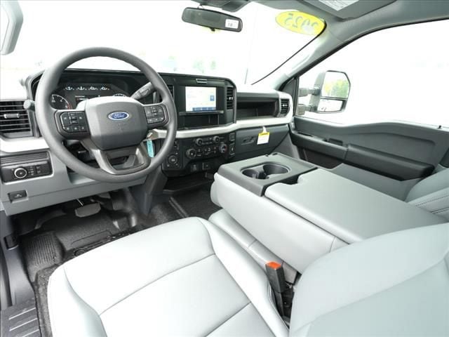 2025 Ford F-350 Super Duty Chassis Cab XL - Photo 14