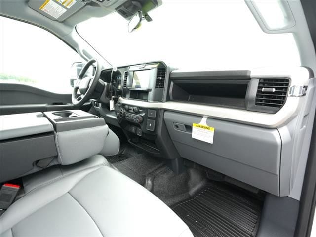 2025 Ford F-350 Super Duty Chassis Cab XL - Photo 19