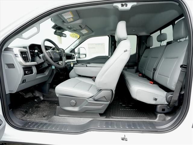 2025 Ford F-350 Super Duty Chassis Cab XL - Photo 12