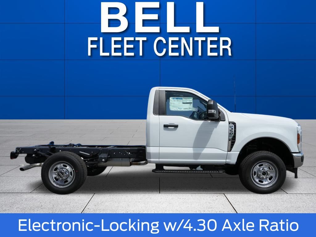 2025 Ford F-350 Super Duty Chassis Cab XLT - Photo 6