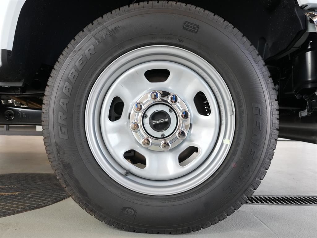 2025 Ford F-350 Super Duty Chassis Cab XLT - Photo 19