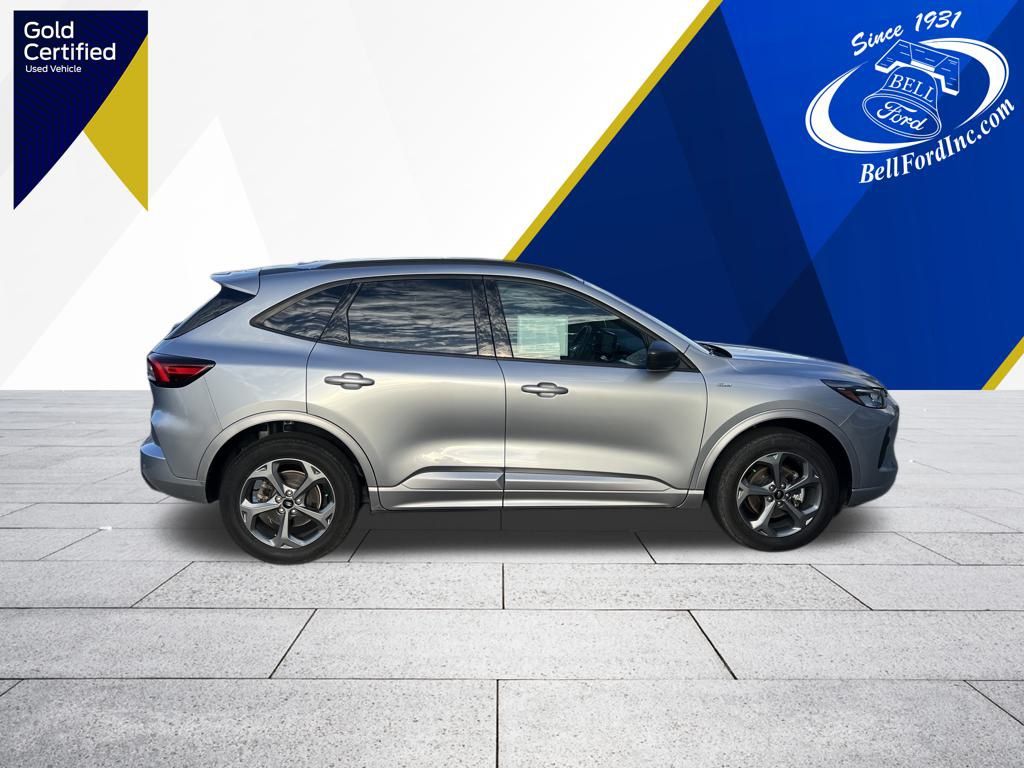 2023 Ford Escape ST-Line photo 2