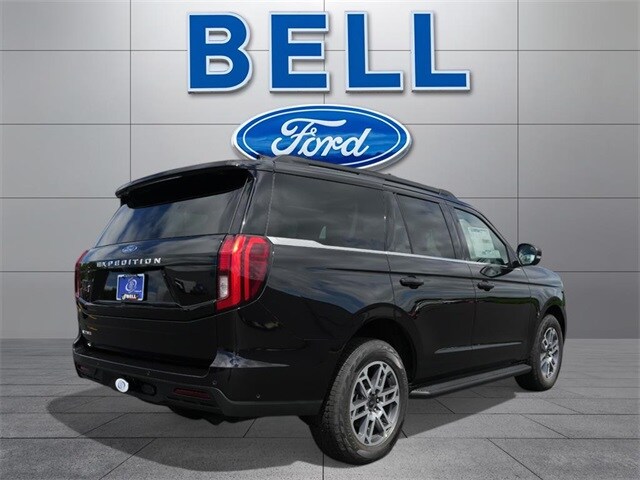 2025 Ford Expedition photo 2