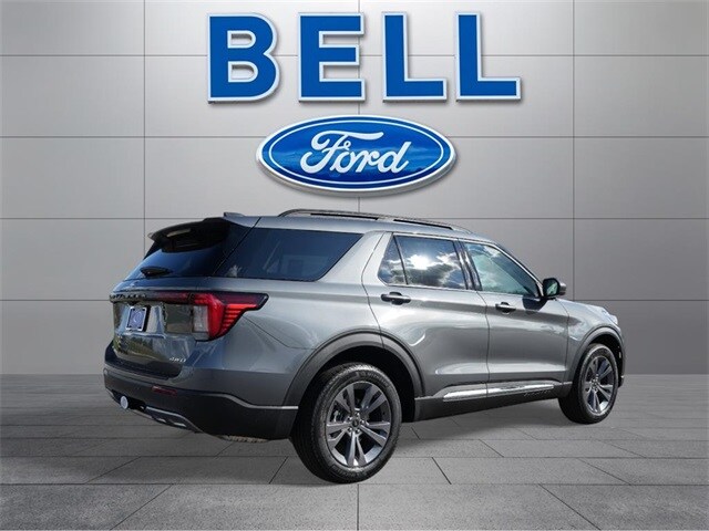 2025 Ford Explorer photo 2