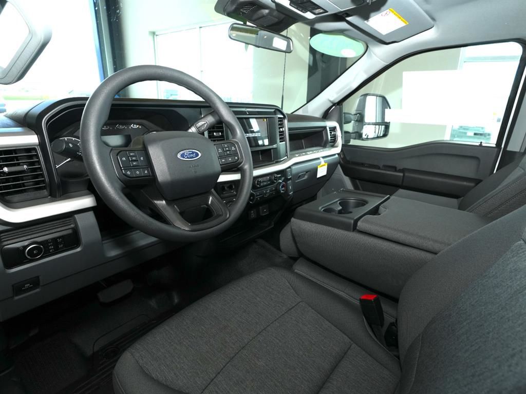2025 Ford F-350 Super Duty Chassis Cab XLT - Photo 12