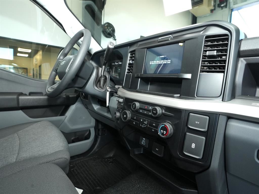 2025 Ford F-350 Super Duty Chassis Cab XLT - Photo 18
