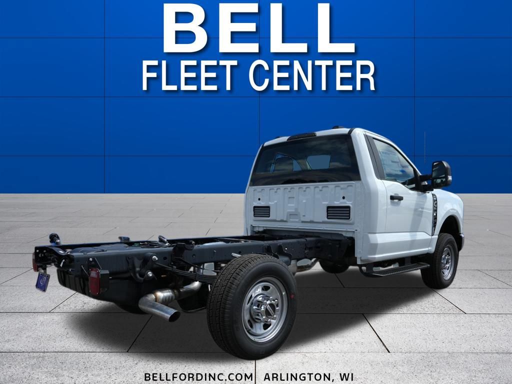 2025 Ford F-350 Super Duty Chassis Cab XLT - Photo 7
