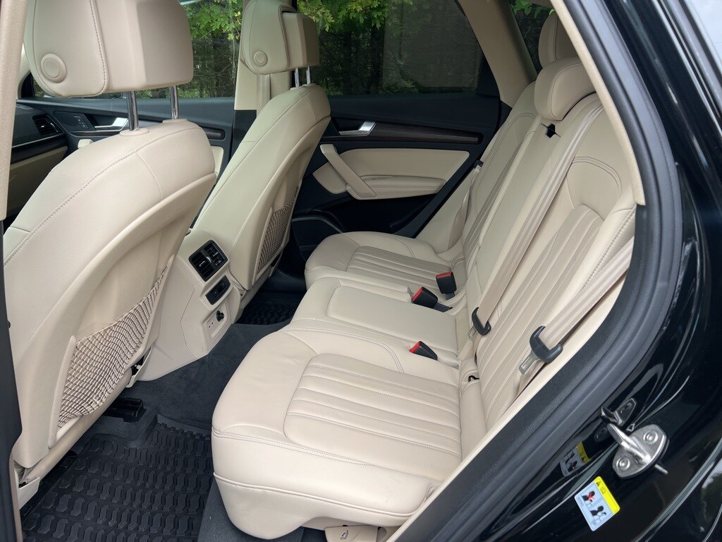 2023 Audi Q5 40 Premium Plus photo 4