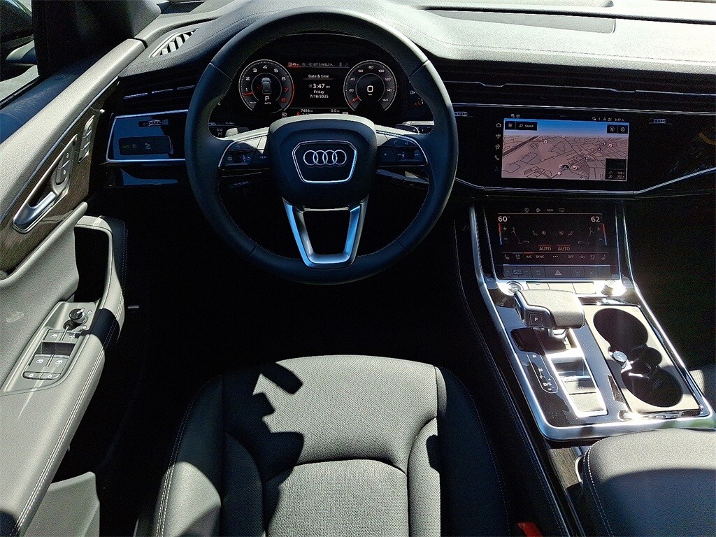 2025 Audi Q8 55 Premium Plus photo 3