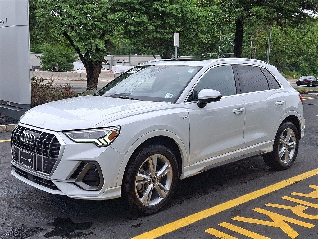 2024 Audi Q3 S line Premium photo 3