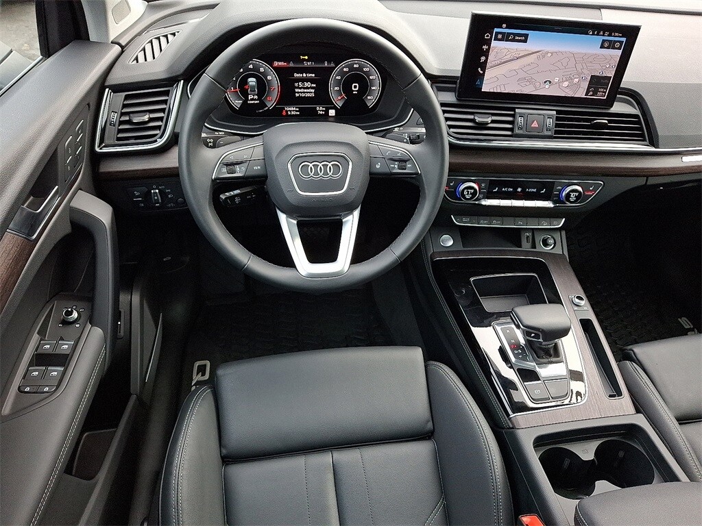 2025 Audi Q5 45 S line Premium Plus photo 3