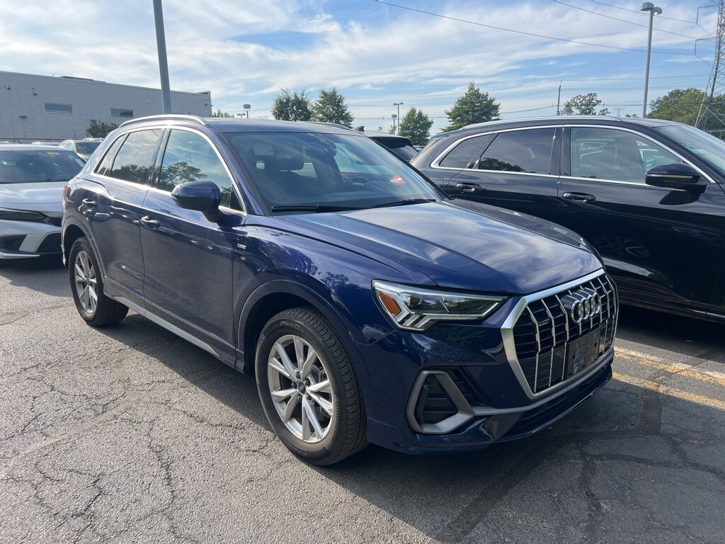 2022 Audi Q3 S line Premium Plus photo 3