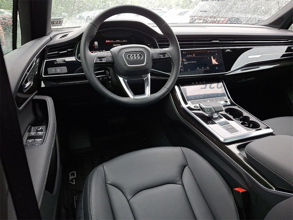 2025 Audi Q7 Premium Plus photo 3