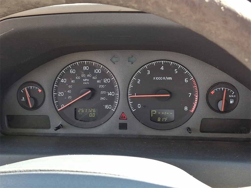 Used 2002 Volvo V70 2.4M with VIN YV1SW61R822237926 for sale in Edison, NJ