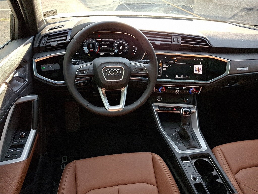 2025 Audi Q3 S line Premium Plus photo 3
