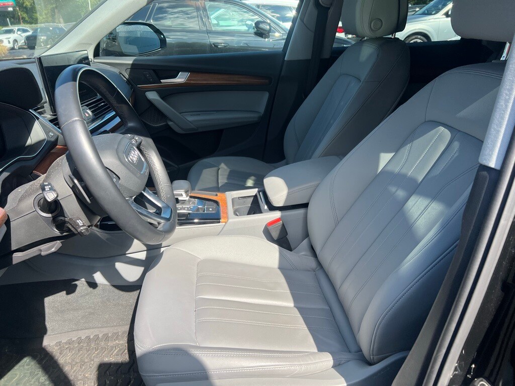 2022 Audi Q5 45 S line Premium Plus photo 2