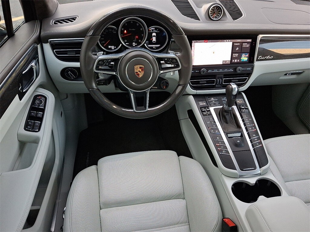 2020 Porsche Macan Turbo photo 3