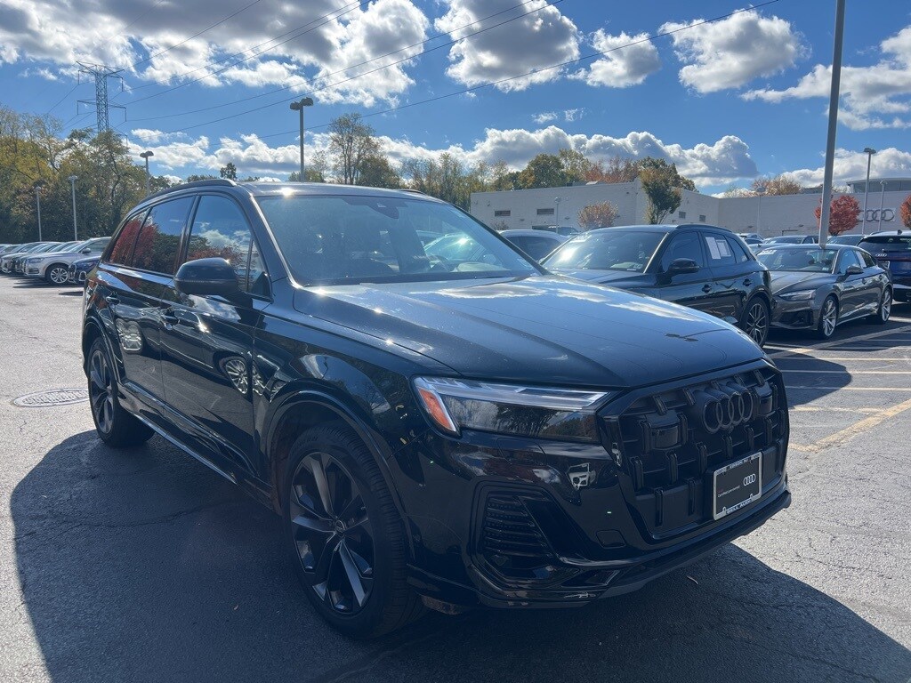 2025 Audi Q7 55 Premium Plus photo 3