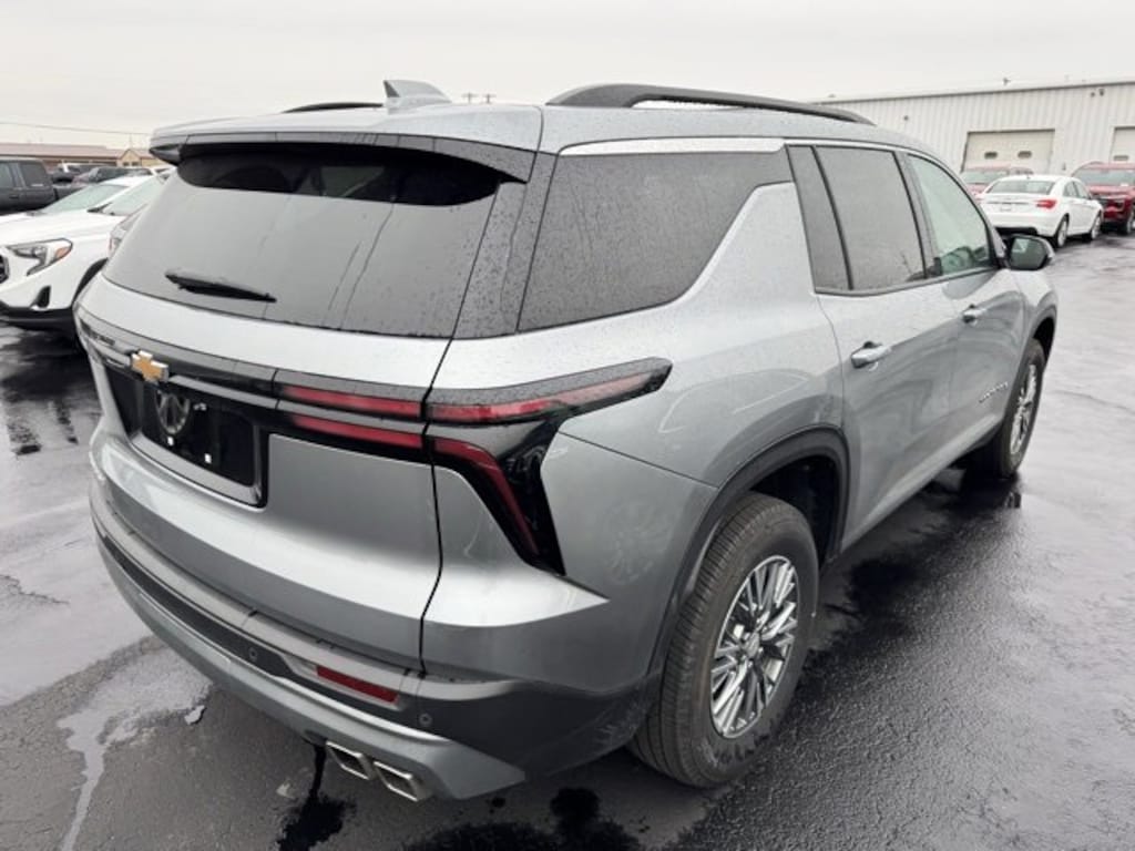 Used 2025 Chevrolet Traverse LT SUV