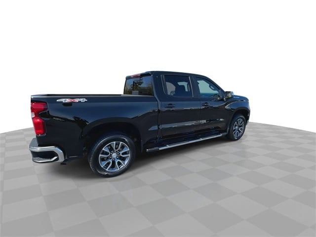 Used 2024 Chevrolet Silverado 1500 LT with VIN 1GCUDDED5RZ278863 for sale in Adrian, MI