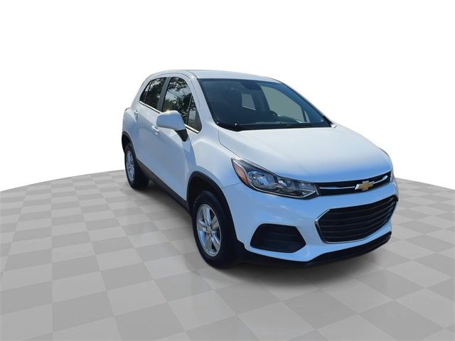 2022 Chevrolet Trax LS photo 2