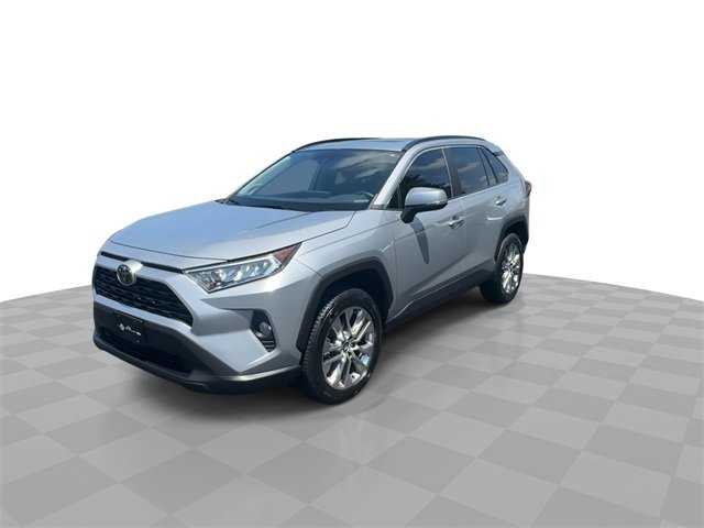 2020 Toyota RAV4 XLE Premium photo 4