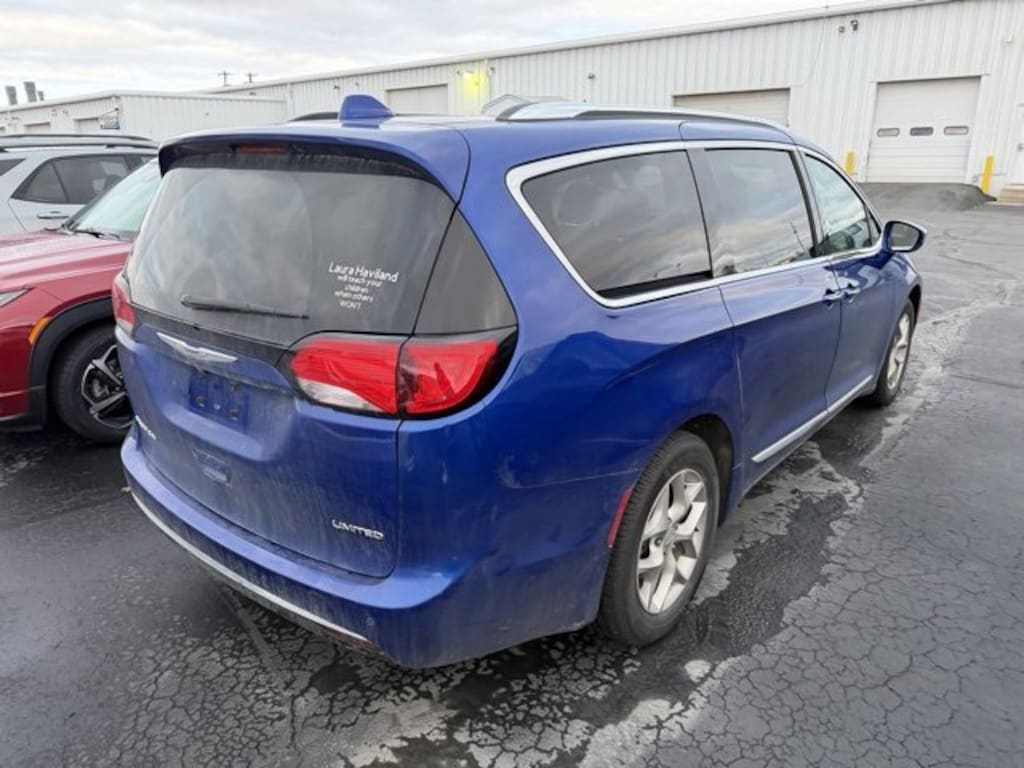 Used 2019 Chrysler Pacifica Limited Minivan