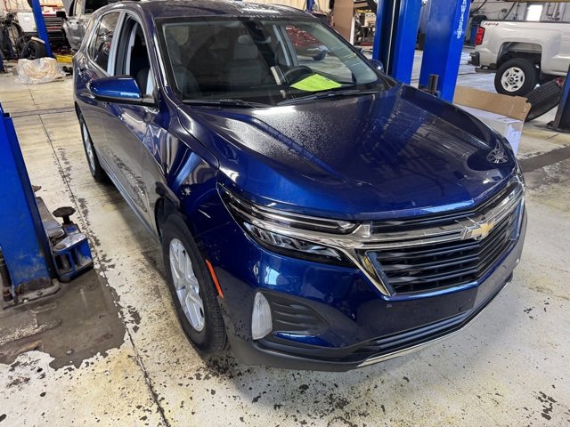 2022 Chevrolet Equinox LT photo 2