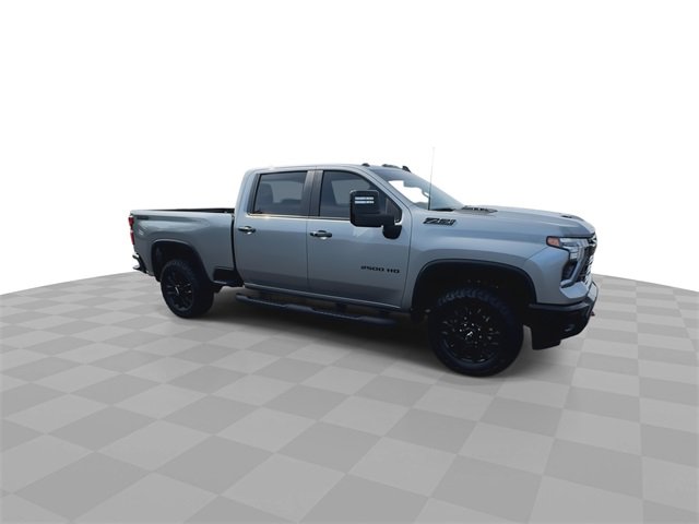 2025 Chevrolet Silverado 2500HD LT photo 2