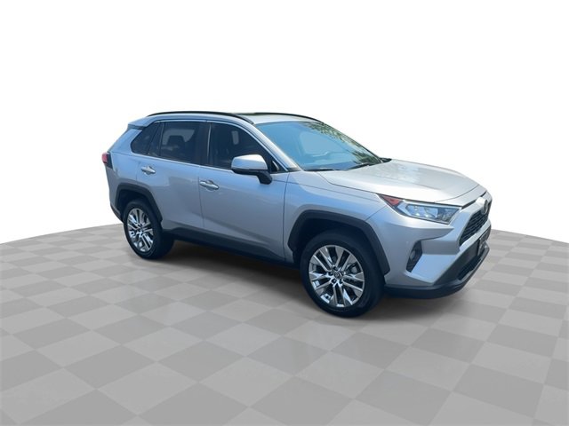 2020 Toyota RAV4 XLE Premium photo 2