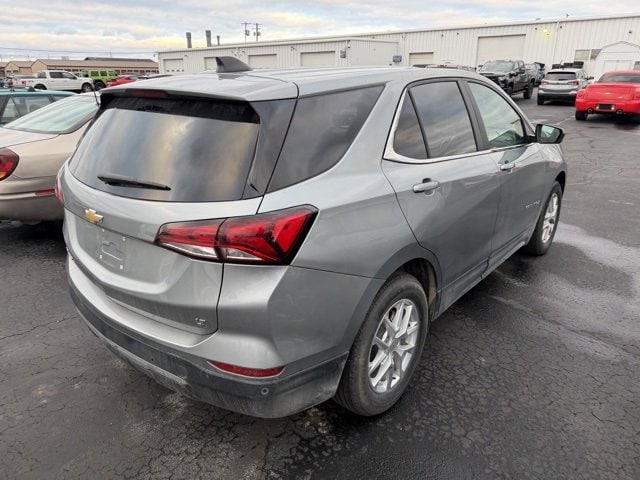 2024 Chevrolet Equinox LT photo 3