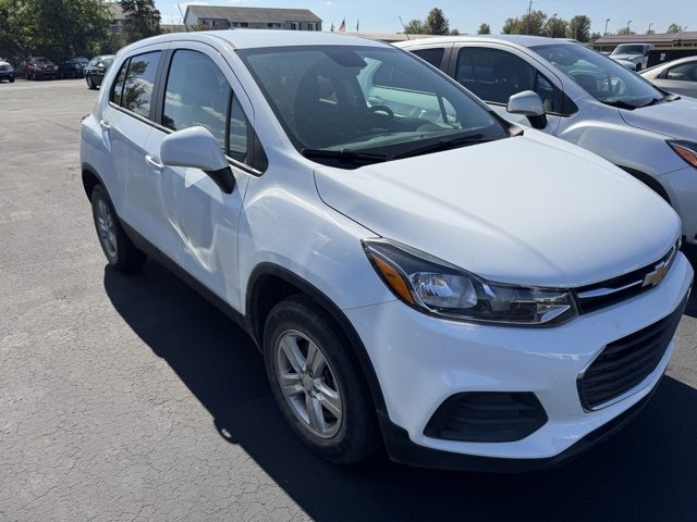 2022 Chevrolet Trax LS photo 2