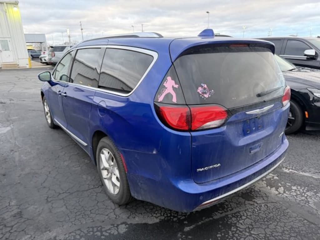 Used 2019 Chrysler Pacifica Limited Minivan