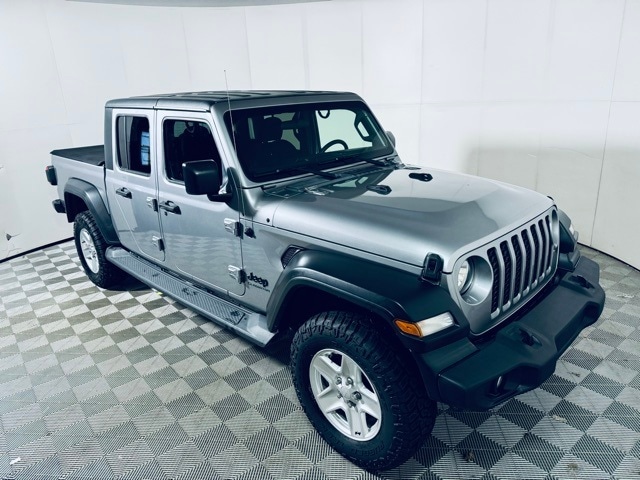 Used 2020 Jeep Gladiator Sport S with VIN 1C6HJTAG4LL121153 for sale in Adrian, MI