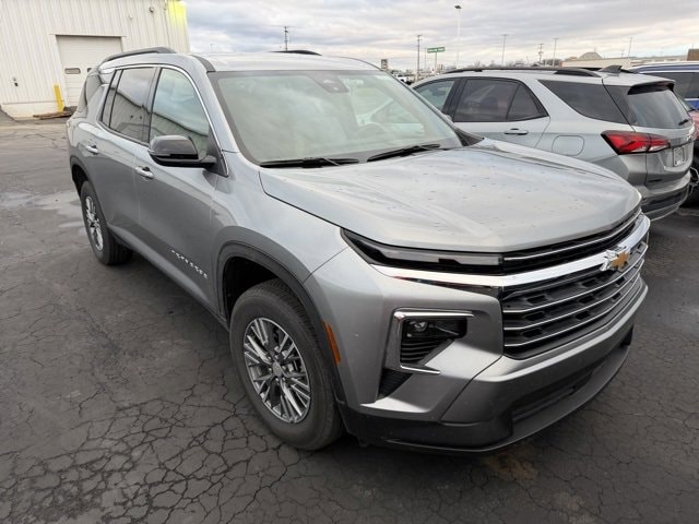 2025 Chevrolet Traverse photo 2