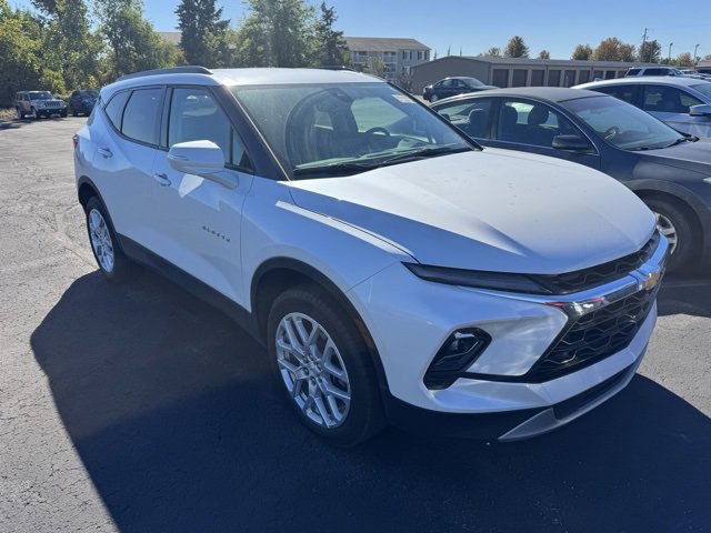 2024 Chevrolet Blazer 3LT photo 2