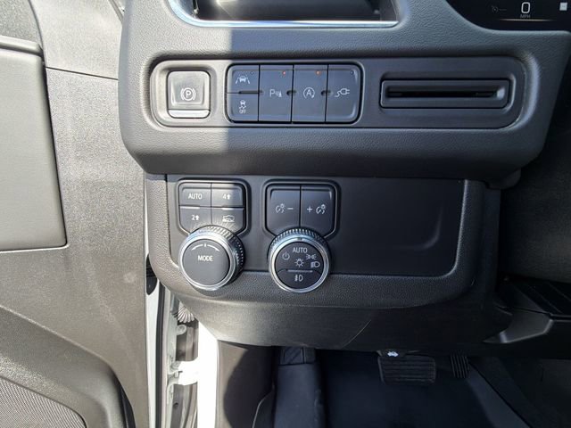 2022 GMC Yukon XL SLE - Photo 18