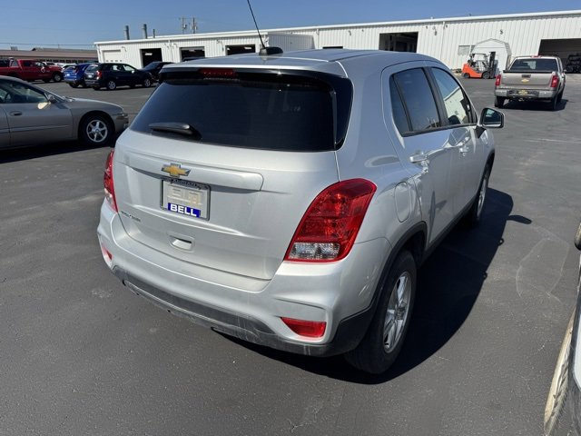 2022 Chevrolet Trax LS photo 3