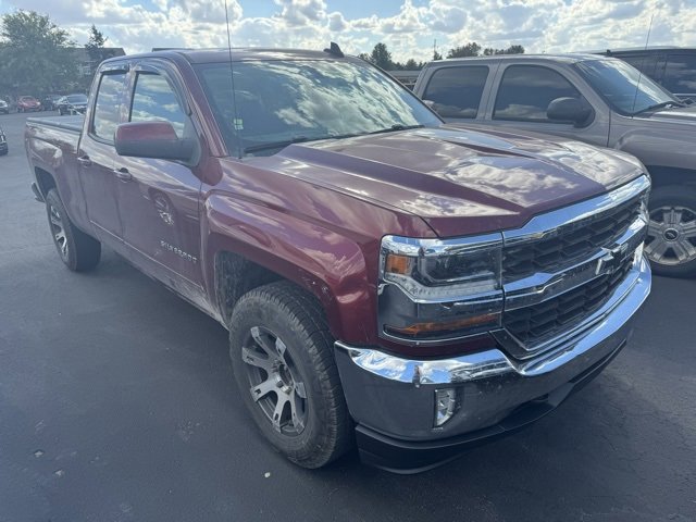 2016 Chevrolet Silverado 1500 LT photo 2