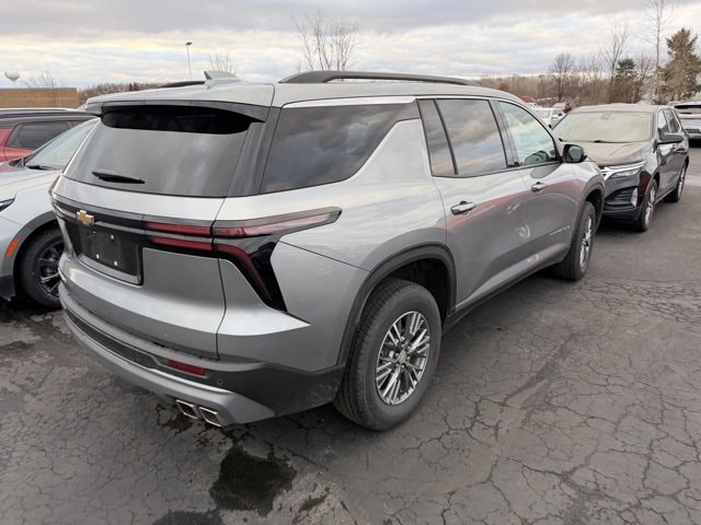 2025 Chevrolet Traverse photo 3