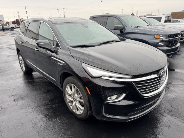 2024 Buick Enclave Essence photo 2