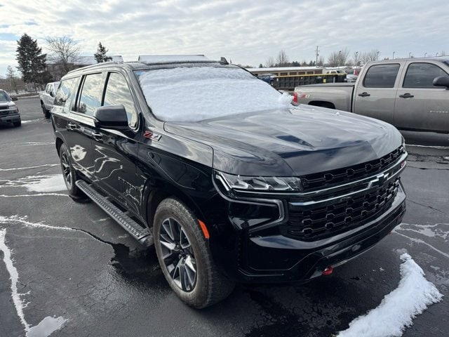 2022 Chevrolet Suburban Z71 photo 2