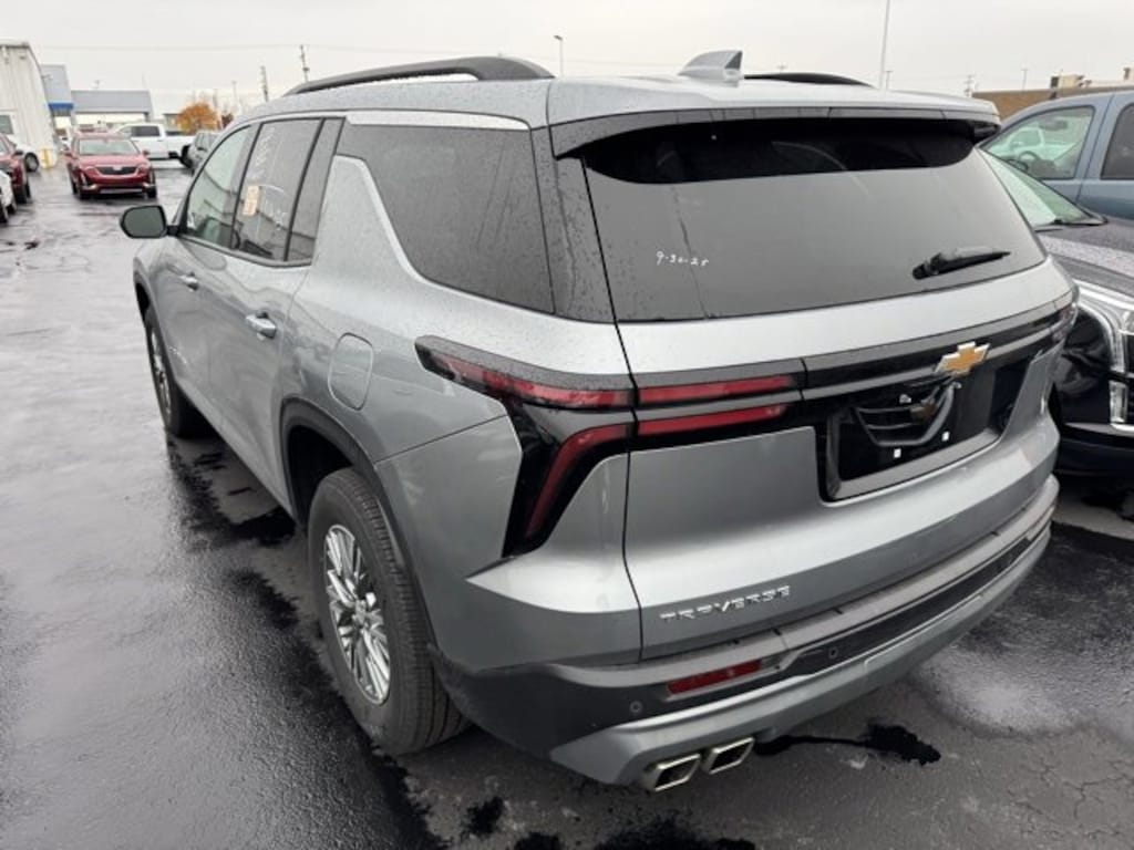 Used 2025 Chevrolet Traverse LT SUV