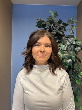 Staff member Zoey Pope from ID_4a804b04e9e9