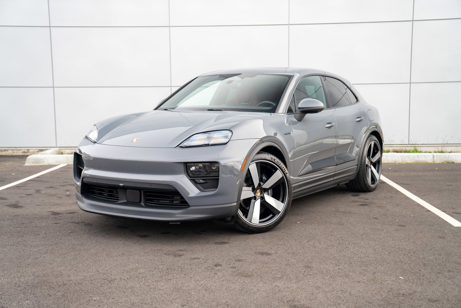2025 Porsche Macan Macan Electric's photo